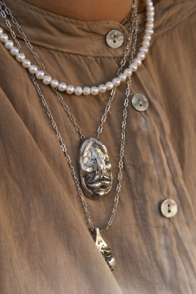 collar-plata-artesanal-cara-de-nino Collar de plata artesanal con diseño imperfecto, hecho a mano en Cara de Niño.